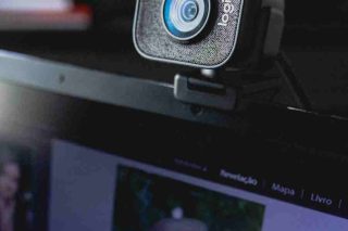 Does Logitech Webcam Have Microphone